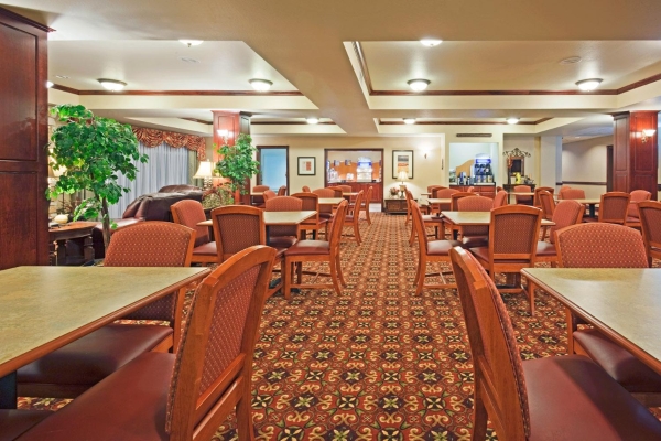 Holiday Inn Express & Suites WAUSAU